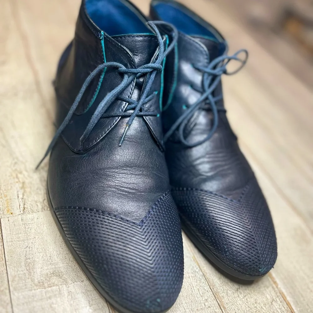 Shoes - Picture 1 of 10